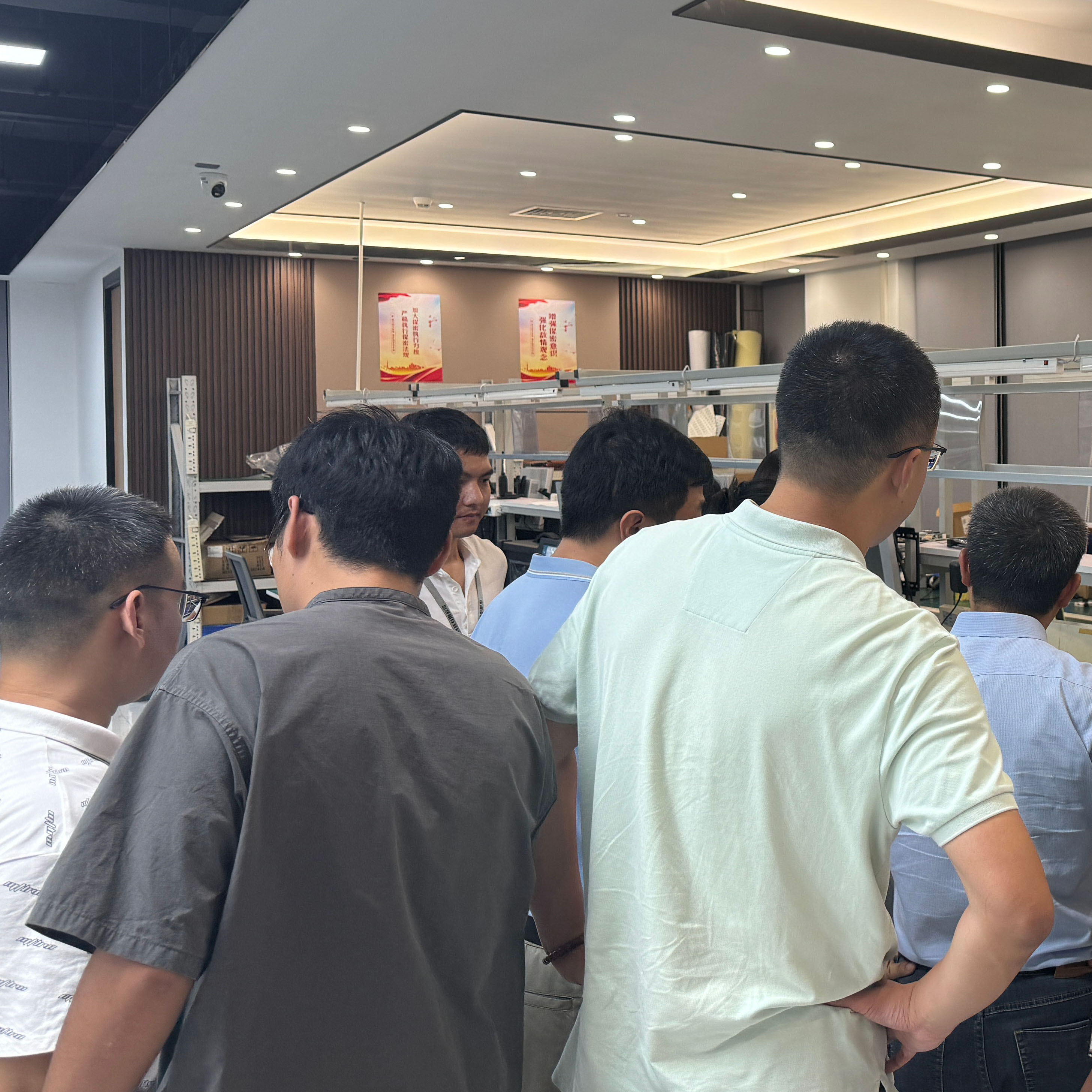 中國(guó)兵器集團(tuán)某所領(lǐng)導(dǎo)、專家深度調(diào)研研川科技 